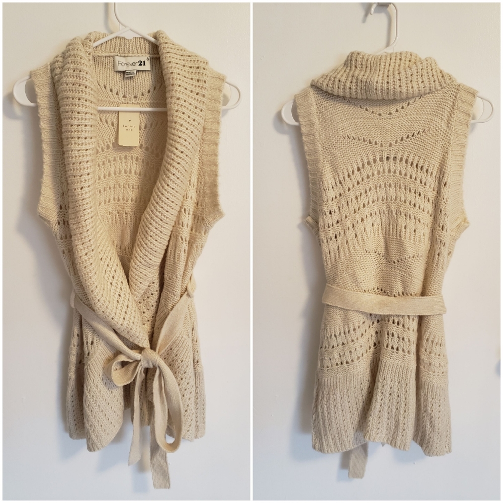 **NWT** Forever 21 Medium (M) Cream Sleeveless Sweater/Cardigan